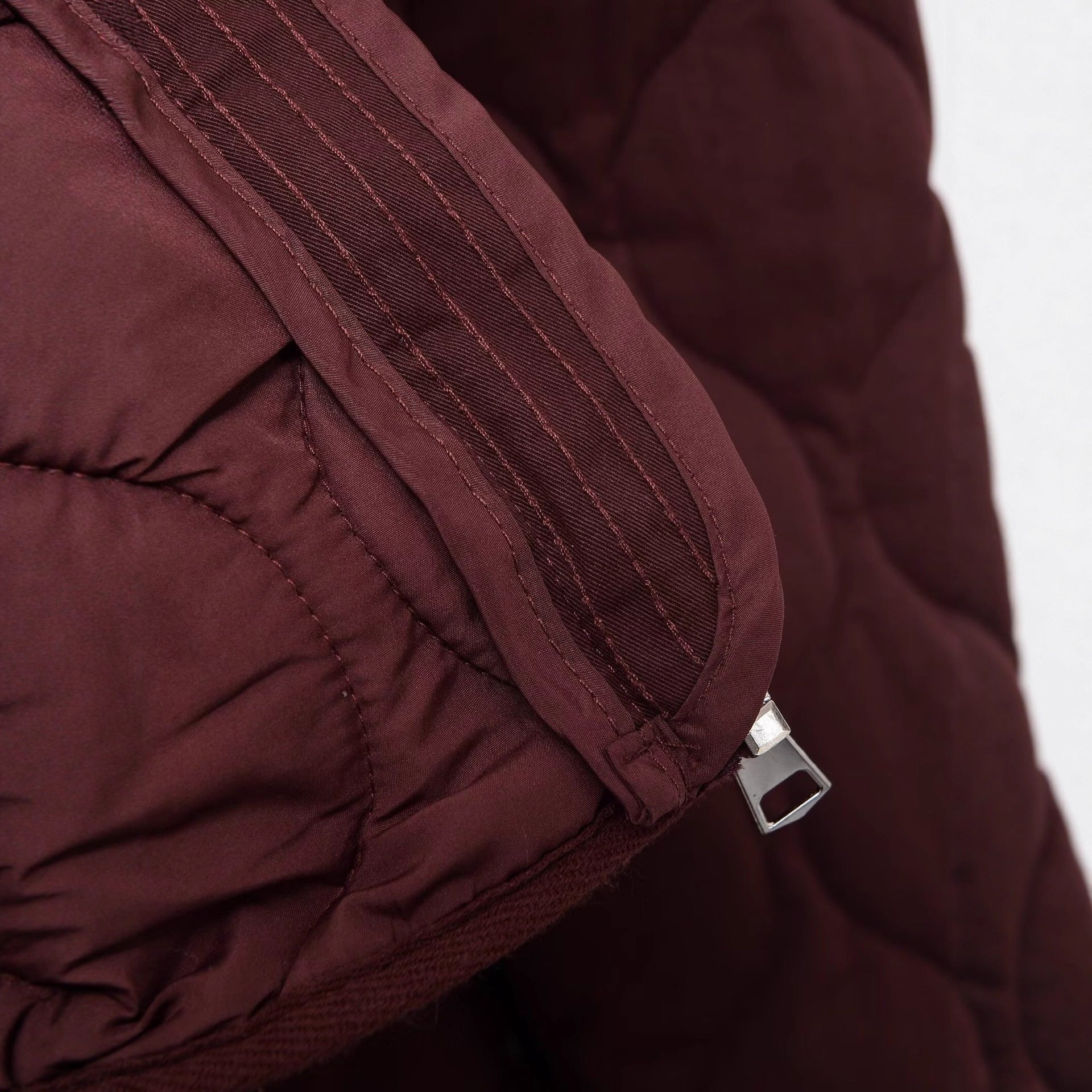 Cappotto in cotone, fit rilassato, stile rétro con collo alto.