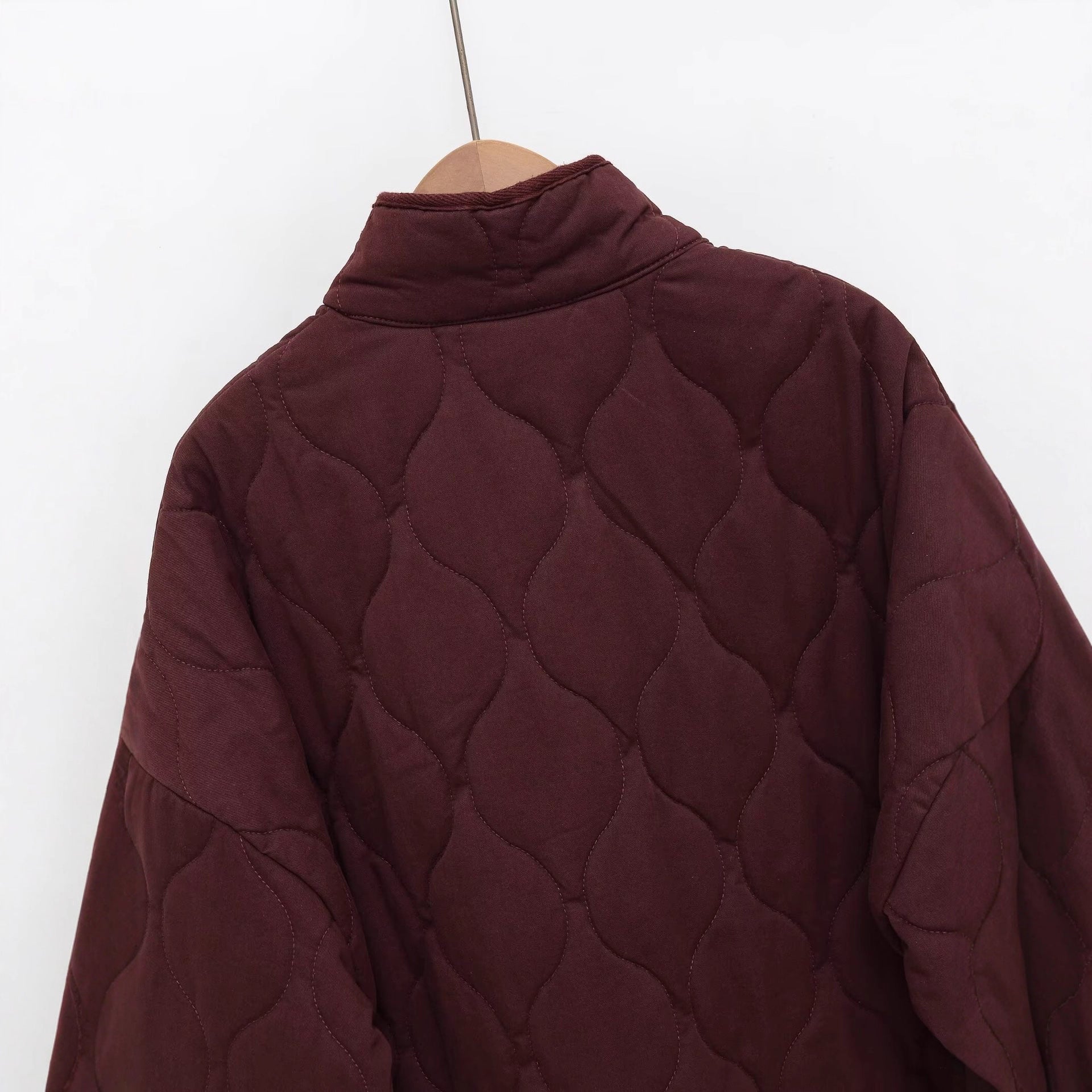 Cappotto in cotone, fit rilassato, stile rétro con collo alto.